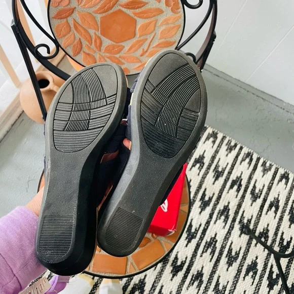 💙Impo GENEEN Sandals in  MIDNIGHT BLUE with Silver Accent - Picture 4 of 6